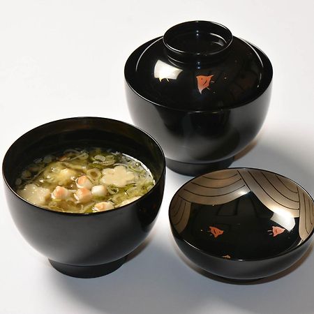 Kanazawa Hakuchoro Hotel Sanraku -Natural Hot Spring- Esterno foto A chawan (left), chawanmushi (middle), and a chashaku (right)