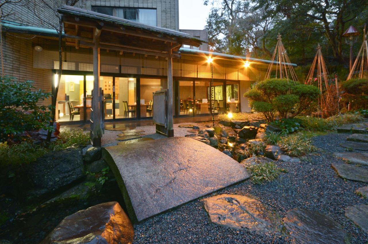 Kanazawa Hakuchoro Hotel Sanraku -Natural Hot Spring- Esterno foto A traditional Japanese onsen