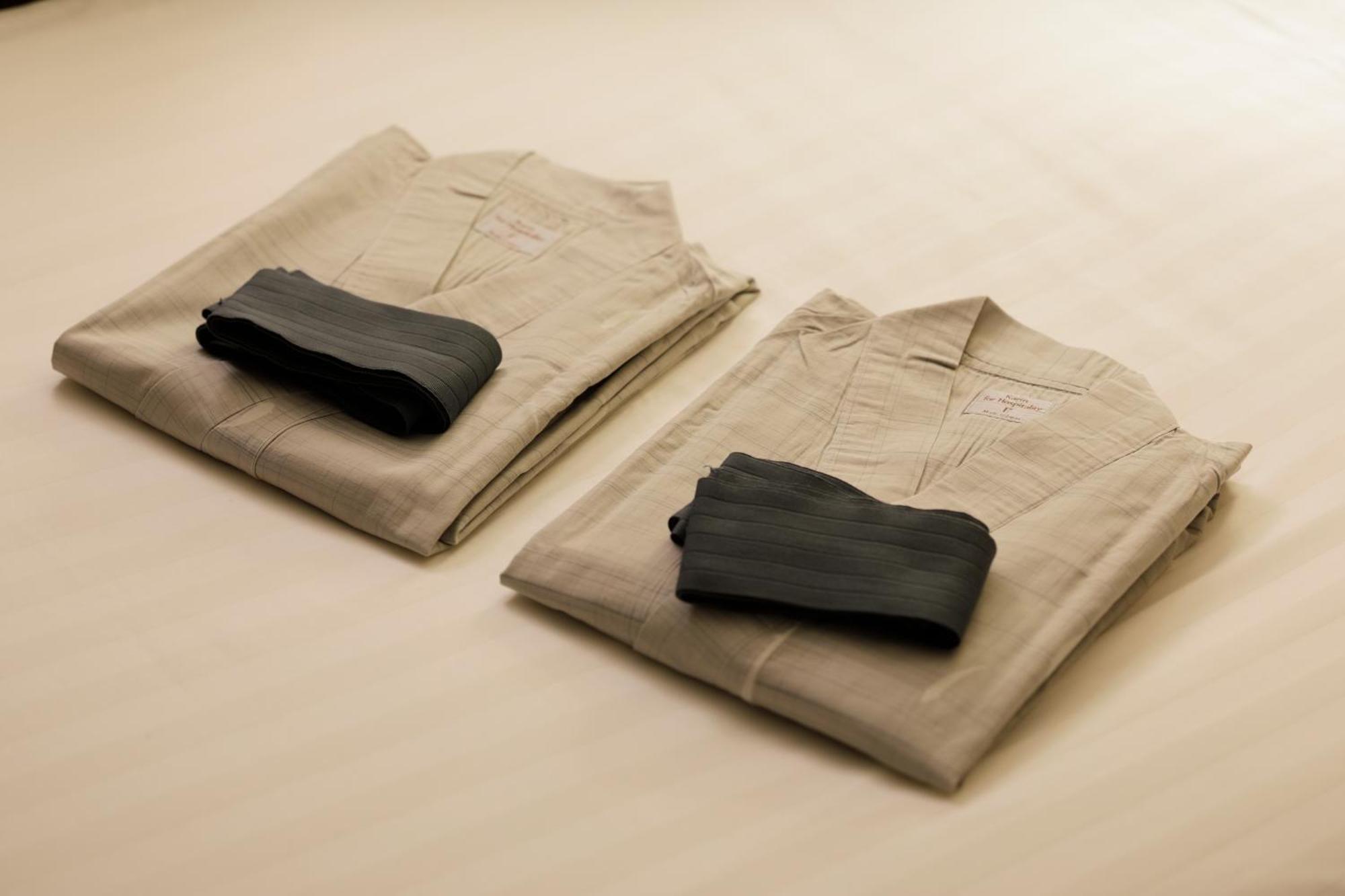 Kanazawa Hakuchoro Hotel Sanraku -Natural Hot Spring- Esterno foto A pair of folded trousers