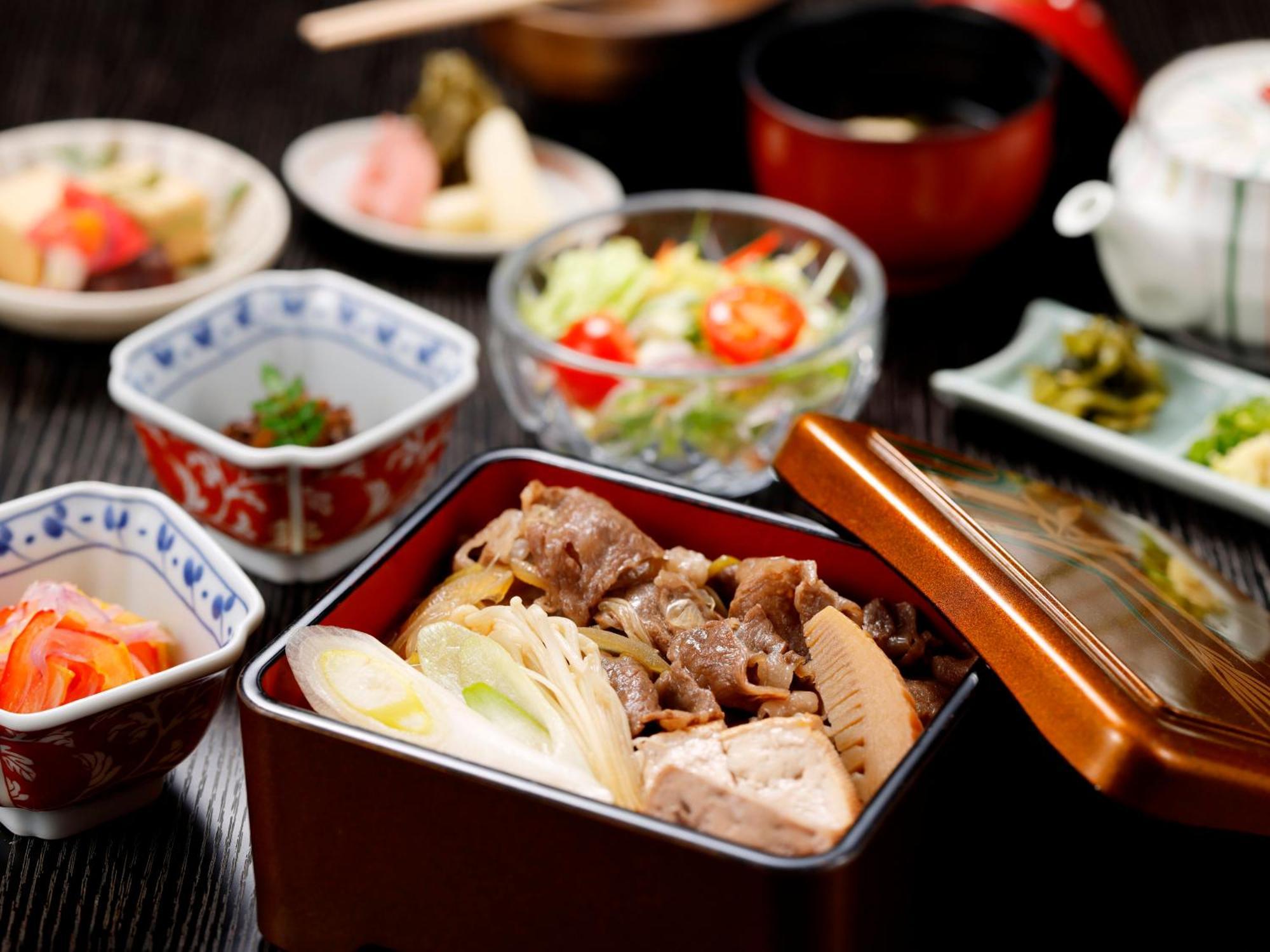 Kanazawa Hakuchoro Hotel Sanraku -Natural Hot Spring- Esterno foto A Japanese meal