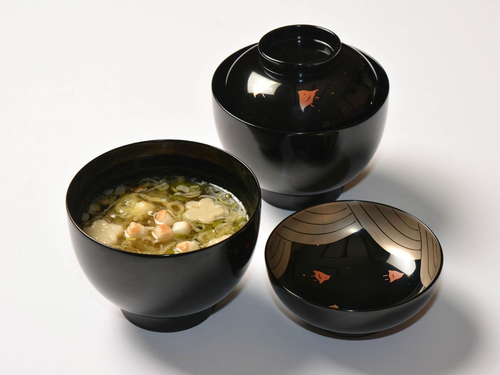 Kanazawa Hakuchoro Hotel Sanraku -Natural Hot Spring- Esterno foto A chawan (left), chawanmushi (middle), and a chashaku (right)