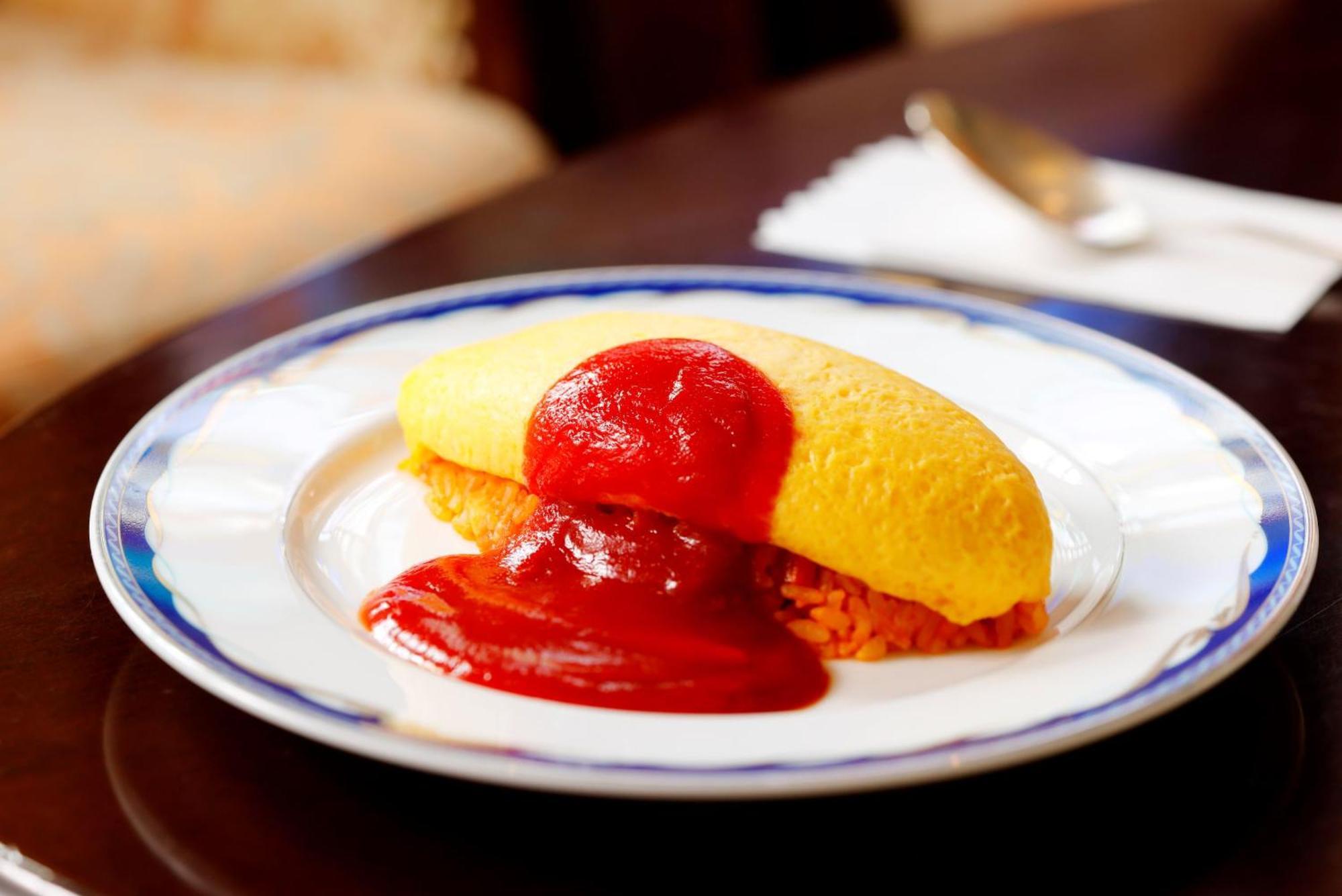 Kanazawa Hakuchoro Hotel Sanraku -Natural Hot Spring- Esterno foto A lemon meringue with strawberry sauce