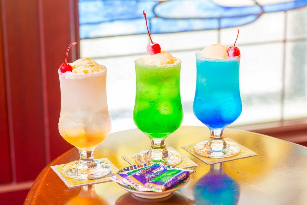 Kanazawa Hakuchoro Hotel Sanraku -Natural Hot Spring- Esterno foto A selection of Italian sodas
