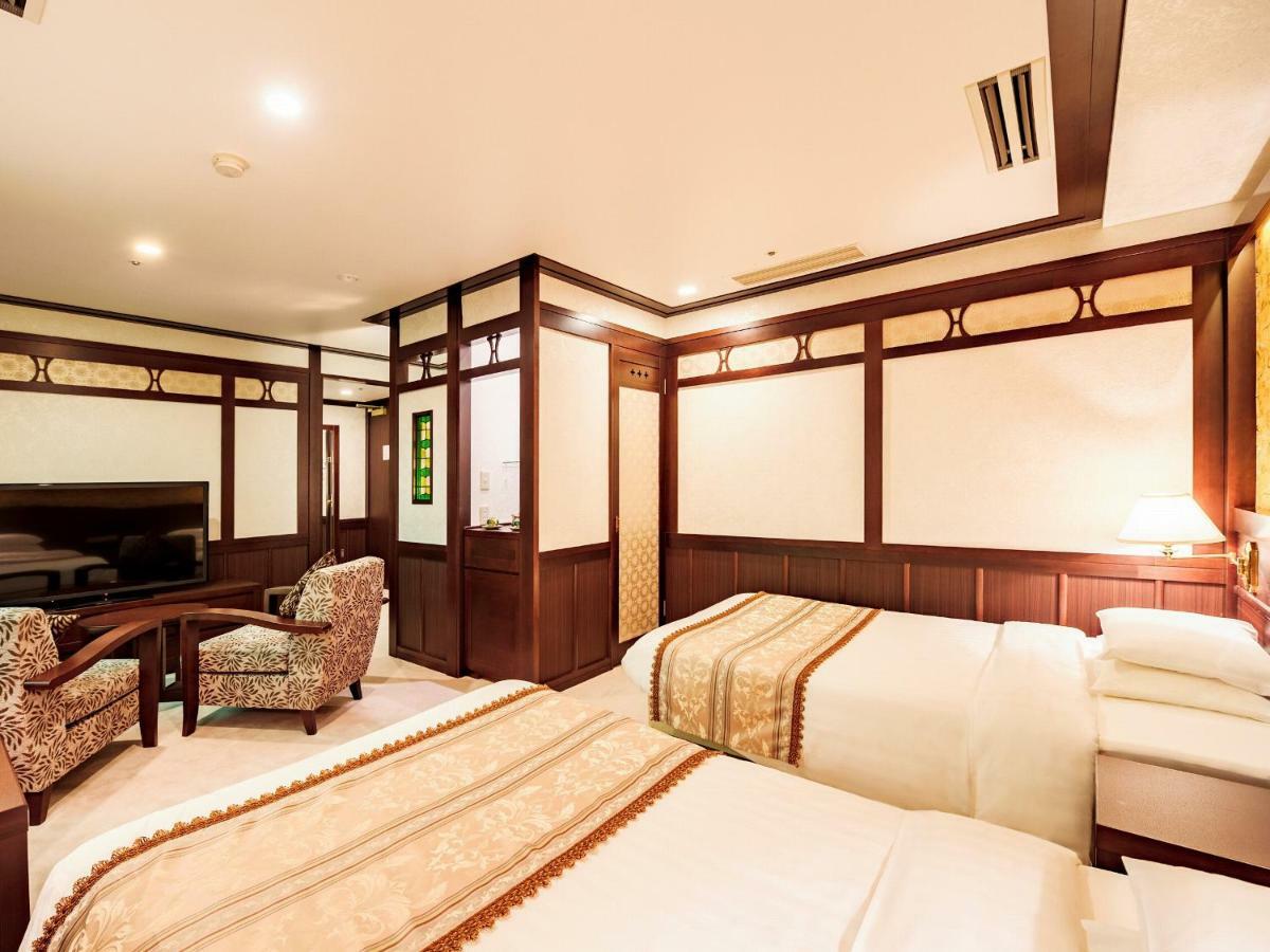 Kanazawa Hakuchoro Hotel Sanraku -Natural Hot Spring- Esterno foto A room at the hotel