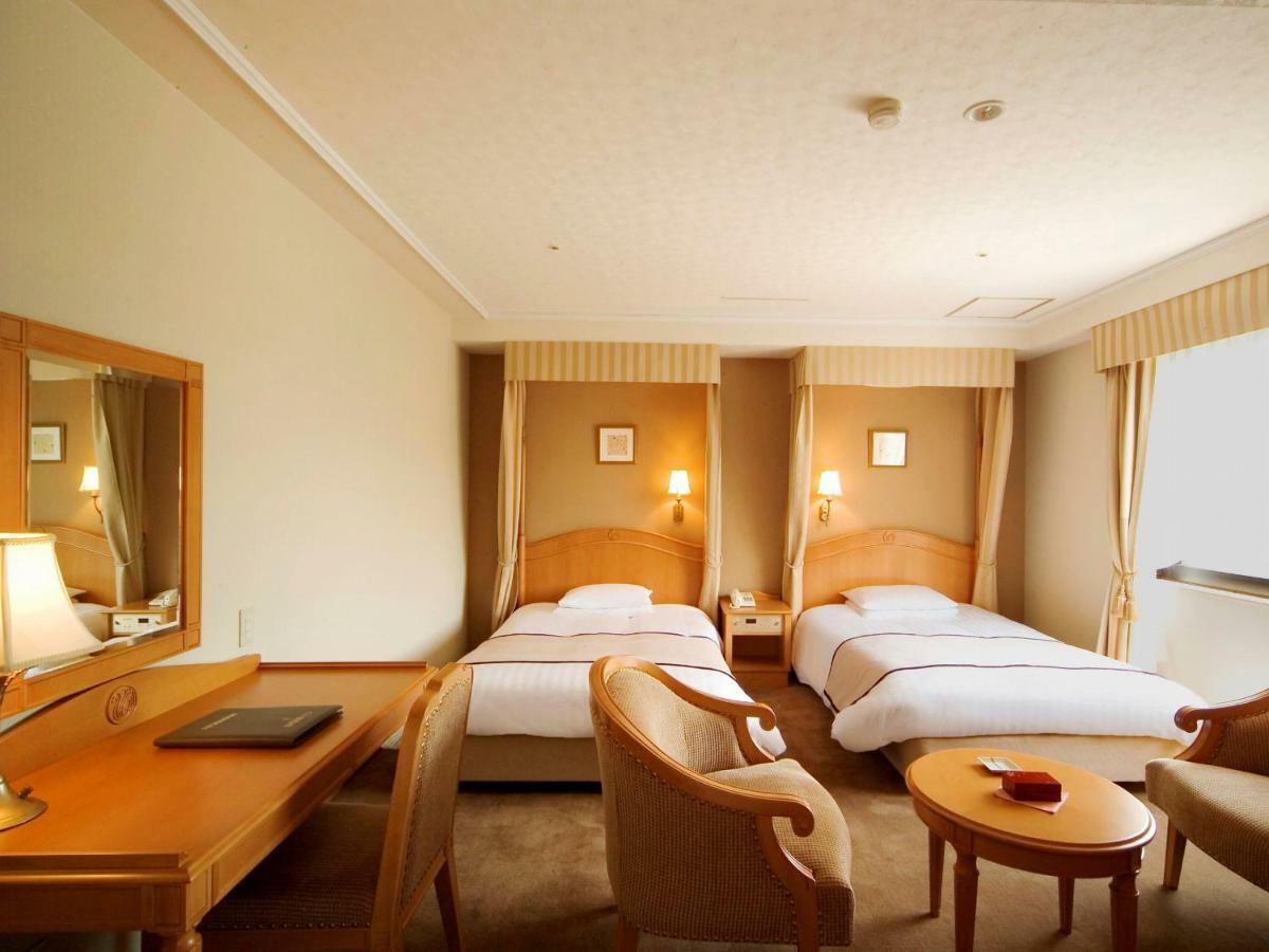 Kanazawa Hakuchoro Hotel Sanraku -Natural Hot Spring- Esterno foto A room at the hotel